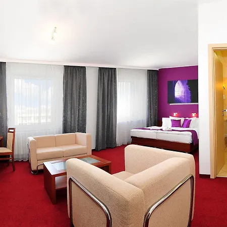 Color Hotel